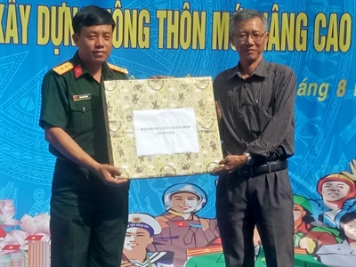 Trường Sĩ quan Lục quân 2 phối hợp làm dân vận chung sức xây dựng nông thôn mới