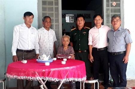 LLVT Quận 6 tri ân gia đình chính sách tỉnh Tây Ninh