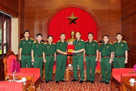 Bộ Tư lệnh Quân khu 7 tiếp Đoàn cán bộ Học viện Chính trị