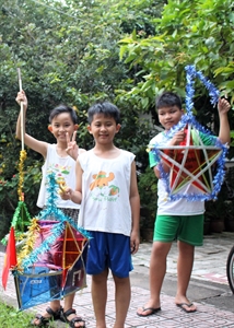 Trung đoàn Gia Định tặng quà Trung thu cho các cháu làng trẻ SOS Gò Vấp