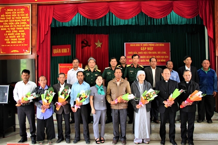 Đoàn kinh tế Quốc phòng Lâm Đồng gặp mặt chức sắc, chức việc, tôn giáo, già làng, trưởng bản, người có uy tín trên địa bàn