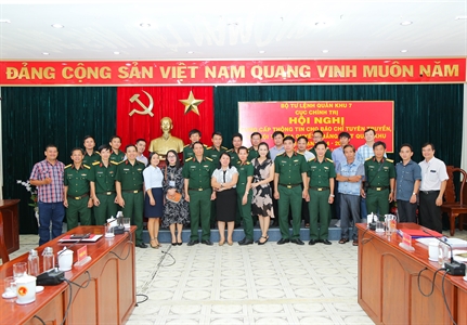 Cục Chính trị Quân khu 7 tổ chức Hội nghị cung cấp thông tin tuyên truyền chào mừng Đại hội thi đua quyết thắng giai đoạn 2014 - 2019