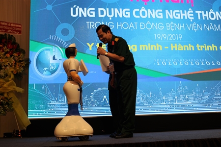 Bệnh viện Quân dân y miền Đông - Robot “Tấm” chăm sóc người bệnh
