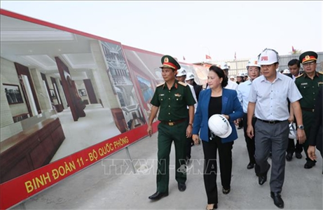 Chủ tịch Quốc hội Nguyễn Thị Kim Ngân thăm và kiểm tra tiến độ thi công Nhà Quốc hội Lào