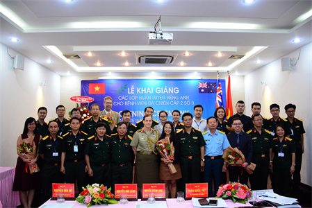 Huấn luyện tiếng Anh chuẩn bị nhân lực cho Bệnh viện Dã chiến cấp 2 số 3