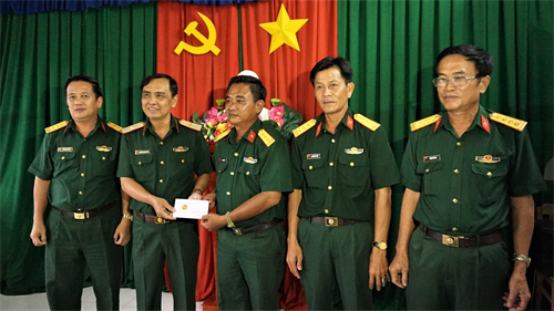 Thiếu tướng Nguyễn Minh Hoàng động viên Đội K70 và K73 trước khi lên đường làm nhiệm vụ.