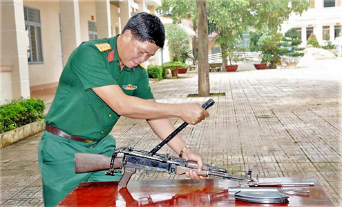 Thượng úy Phạm Ngọc Cảnh, nhân viên Quân khí có nhiều sáng kiến hiệu quả