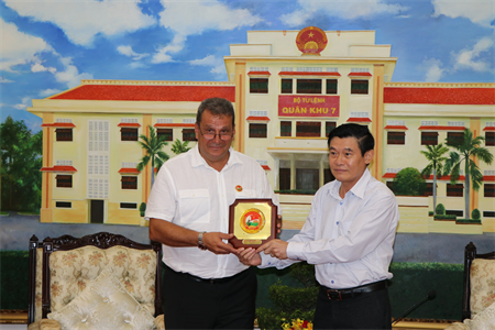 Bộ Tư lệnh Quân khu tiếp đoàn cán bộ Quân đội Bungari