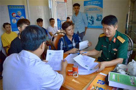 Khám sơ tuyển sức khỏe thanh niên nhập ngũ năm 2020