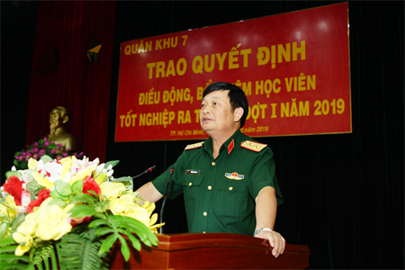 Quân khu 7 trao quyết định điều động, bổ nhiệm học viên tốt nghiệp ra trường đợt 1 năm 2019
