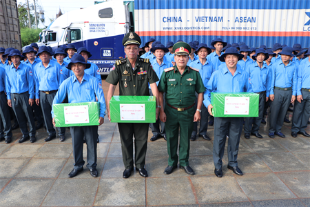 Tiễn hai Đội K70, K71 sang Campuchia thực hiện nhiệm vụ đợt 1, giai đoạn XIX