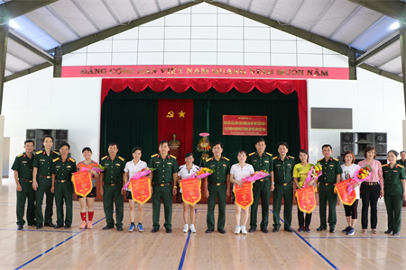 Sư đoàn 317 tổ chức giao lưu cầu lông chào mừng Đại hội Thi đua Quyết thắng