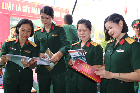 Nét đẹp nữ Quân nhân trong Hội trại Đại hội Thi đua Quyết thắng