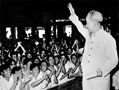 “Dù là tên tuổi không đăng trên báo, không được thưởng huân chương, song những người thầy giáo tốt là những người anh hùng vô danh”