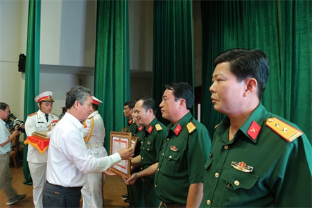 Thành phố Hồ Chí Minh sơ kết 10 năm xây dựng nền quốc phòng toàn dân