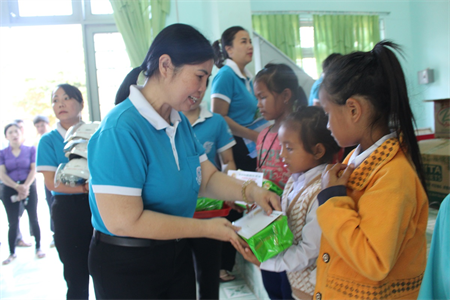 Ra quân chương trình “Đồng hành cùng phụ nữ biên cương” tại tỉnh Kon Tum