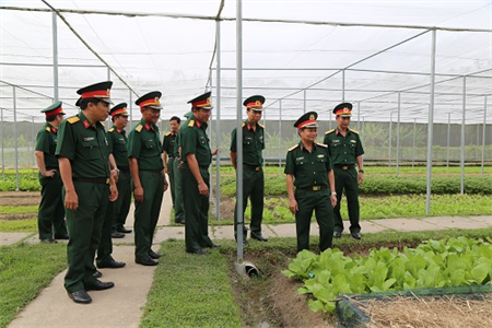 Chính ủy Quân khu thăm, kiểm tra Trung đoàn 271, Sư đoàn 5