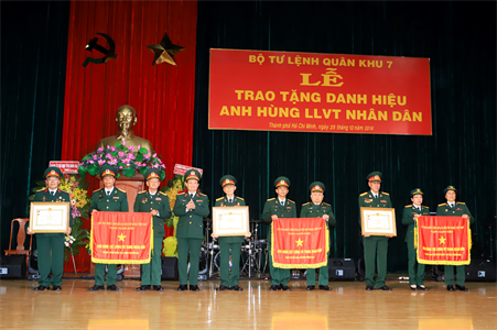 Kỷ niệm 56 năm Ngày truyền thống Báo Quân khu 7  (1/11/1963 - 1/11/2019) 
Báo Quân khu 7 tiếp nối truyền thống Báo Quân giải phóng Miền B2