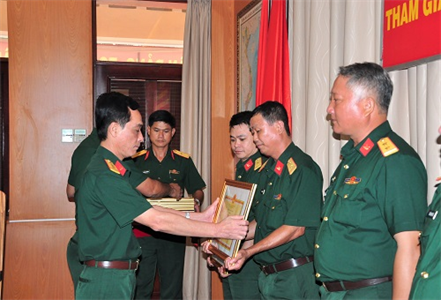 Tuyên dương Trưởng ban Quân nhu các tỉnh, thành phố thi đạt kết quả cao