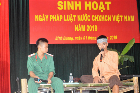 Trung đoàn 271 sinh hoạt Ngày pháp luật nước CHXHCN Việt Nam