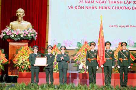 Kỷ niệm 25 năm thành lập, MB đón nhận Huân chương Bảo vệ Tổ quốc hạng Nhất