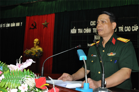 Kiểm tra chính trị cán bộ chủ trì, cao cấp trong LLVT Quân khu