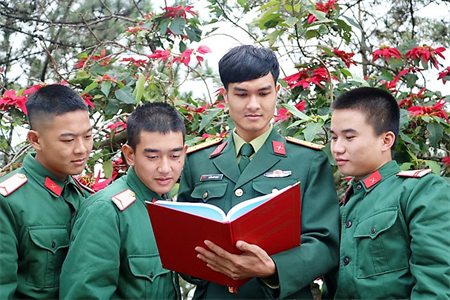 Thượng úy Trần Viết Sung - Xứng danh "Gương mặt trẻ tiêu biểu toàn quân"