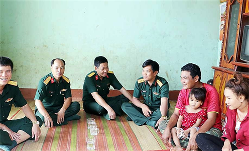 Trung đoàn 717, Binh đoàn 16 - Chung sức thực hiện công tác dân
