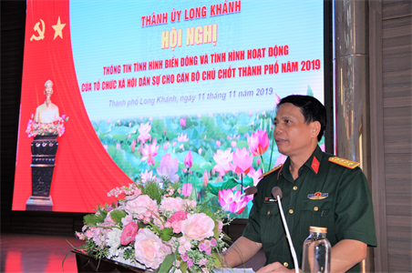 Thành uỷ Long Khánh tổ chức thông tin thời sự cho cán bộ chủ chốt thành phố