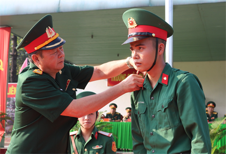 2007 học viên tốt nghiệp đào tạo hạ sĩ quan chỉ huy và nhân viên chuyên môn kỹ thuật