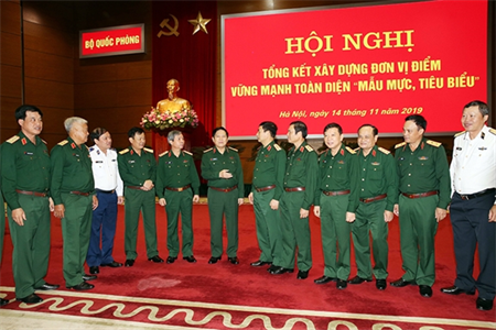 Đại tướng Ngô Xuân Lịch dự và chỉ đạo Hội nghị tổng kết xây dựng đơn vị điểm vững mạnh toàn diện