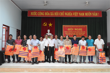 Hải đoàn 129, Quân cảng Sài Gòn tuyên truyền cho ngư dân về âu tàu, làng chài trên quần đảo Trường Sa