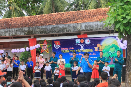 Chi đoàn Dân quân xã Bình Hưng "Dân vận khéo"