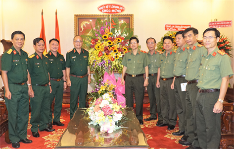 Thiếu tướng Du Trường Giang, Phó Tư lệnh Quân khu 7 chúc mừng ngày Nhà giáo Việt Nam 20/11