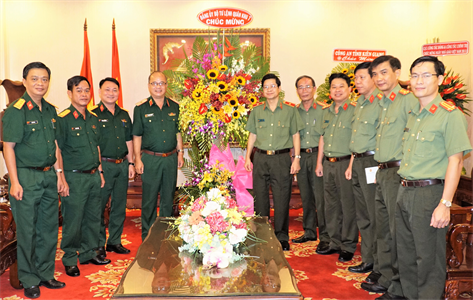 Phát huy vai trò, trách nhiệm của thầy, cô giáo trong sự nghiệp trồng người