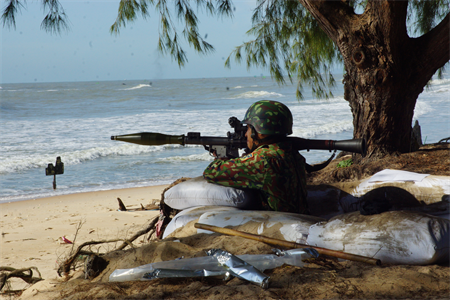 Sư đoàn 302 diễn tập chiến thuật “Tiểu đoàn bộ binh phòng ngự bờ biển”