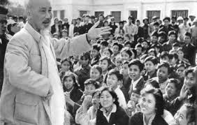 “Mỗi người yêu nước đều phải làm tuyên truyền. Mỗi cử chỉ, mỗi hành động của chúng ta có thể là một công tác tuyên truyền”