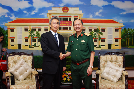 Đoàn cán bộ Bộ Quốc phòng Nhật Bản thăm Quân khu 7