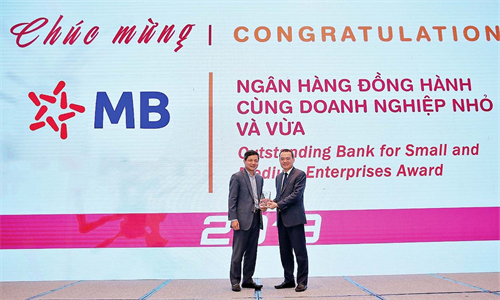 MB nhận giải “Ngân hàng bán lẻ tiêu biểu” và “Ngân hàng đồng hành cùng doanh nghiệp nhỏ và vừa”