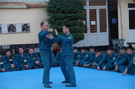 Dân quân Quận 6 tự tin luyện võ thuật