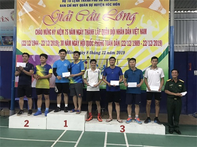 Sôi nổi giải cầu lông chào mừng kỷ niệm 75 năm Ngày thành lập Quân đội nhân dân Việt Nam