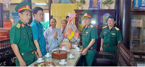 Ra quân làm công tác dân vận tại xã Phú Thạnh, huyện Nhơn Trạch