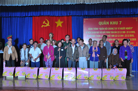 Về nguồn “Hành trình Quân đội chung tay vì người nghèo”