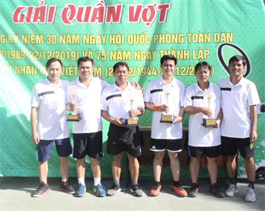 Ban CHQS huyện Long Điền, tỉnh Bà Rịa-Vũng Tàu thi đấu giải Tennis