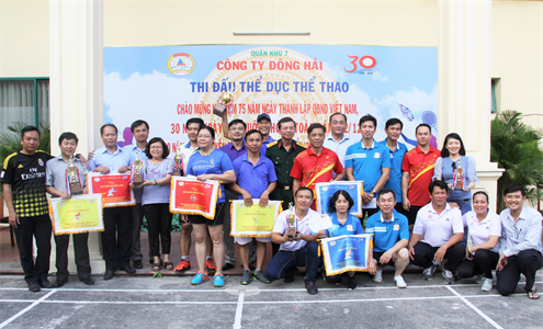 Công ty Đông Hải thi đấu bóng bàn và cầu lông