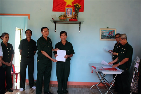 Bàn giao nhà nghĩa tình cựu chiến binh