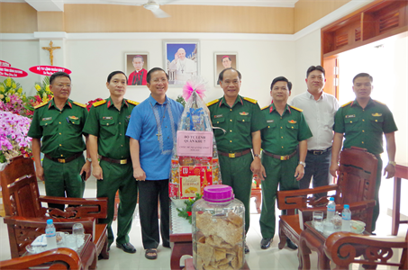 Bộ CHQS tỉnh Bình Dương thăm các cơ sở tôn giáo nhân dịp Giáng sinh