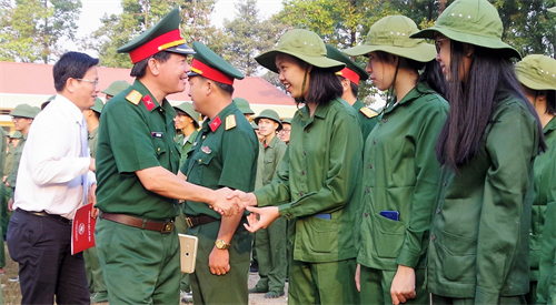 Trường Quân sự Quân đoàn 4 giáo dục kiến thức quốc phòng, an ninh cho gần 1000 sinh viên