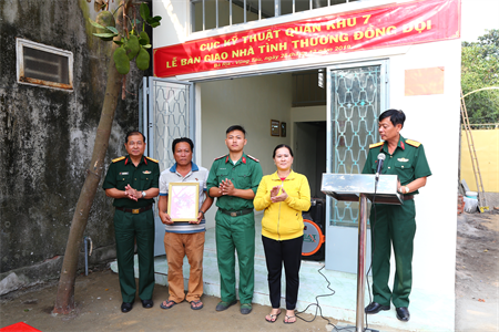 Cục Kỹ thuật Quân khu 7 bàn giao “Nhà tình thương đồng đội”