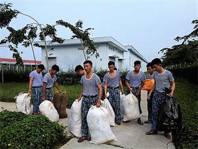 Lính nhà giàn bảo vệ môi trường biển